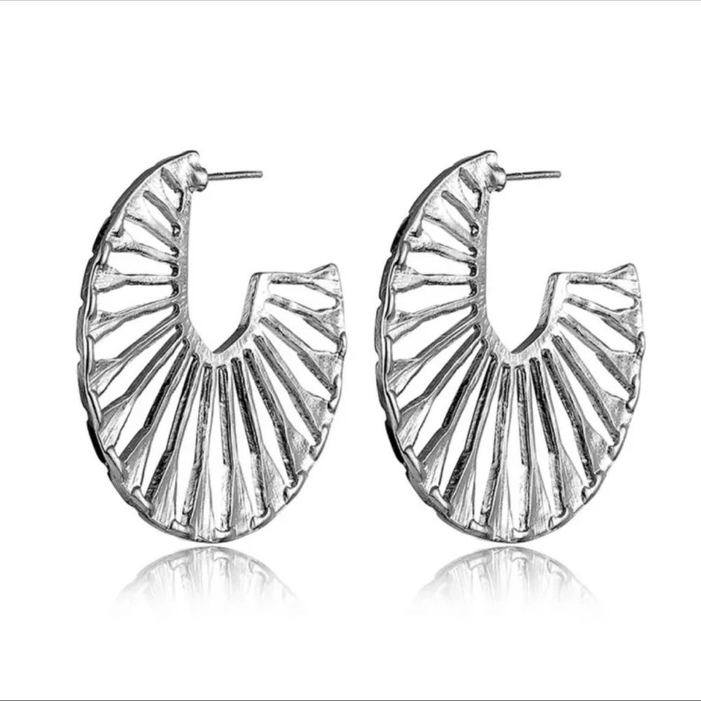 LAST PAIR Free People Sunburst Hoop Earrings Silver